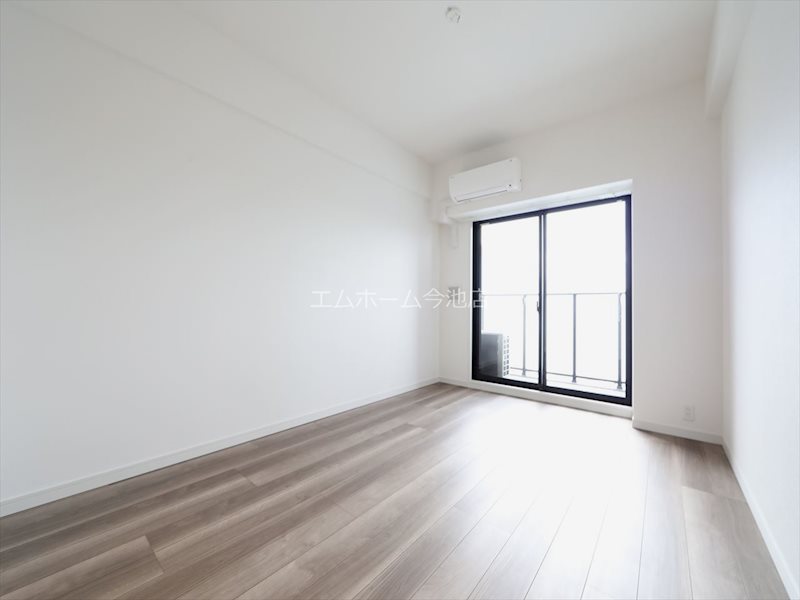 S-RESIDENCE黒川本通一丁目 洋室8.5帖　エアコン完備　バルコニーに面しています