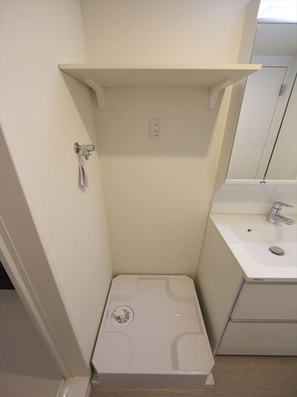 プルミエール白子町 脱衣所　室内洗濯機置き場　同仕様写真