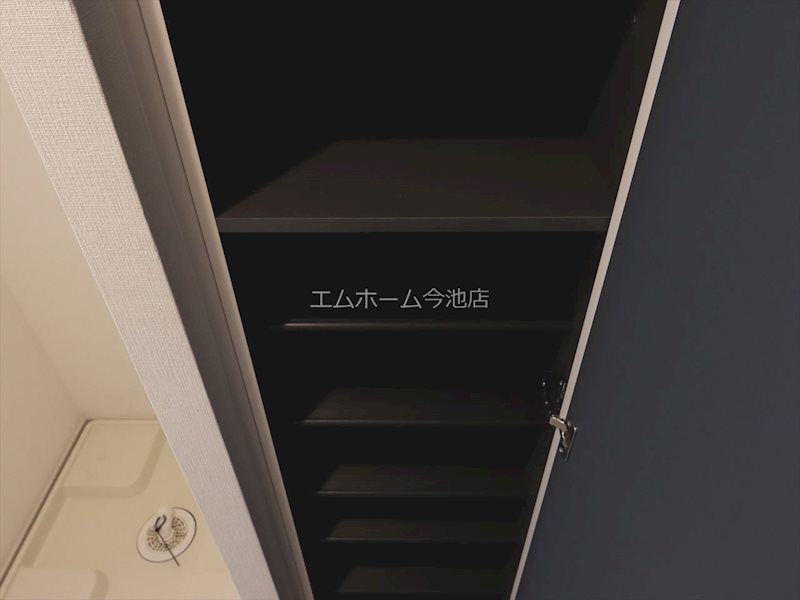 リブリ・Cordon Bleu星宮 玄関　シューズボックス充実