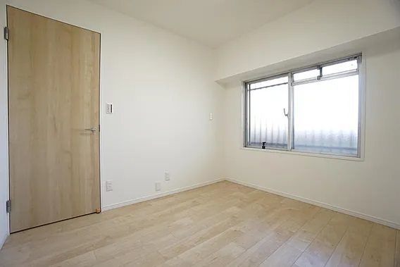 ハイレジデンス上園苑  洋室5.5帖　クローゼット付（収納充実してます）