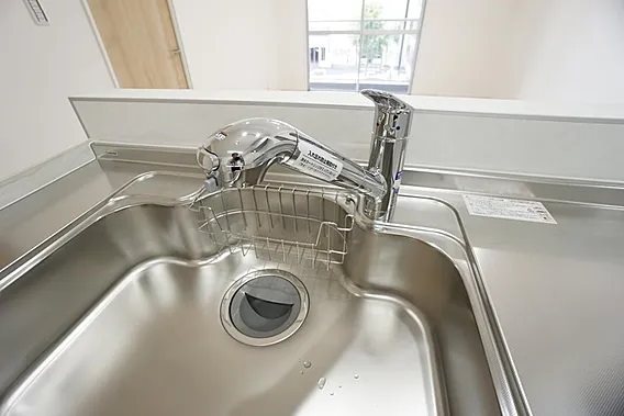 ハイレジデンス上園苑  浄水器一体型水栓です。食洗器付きです