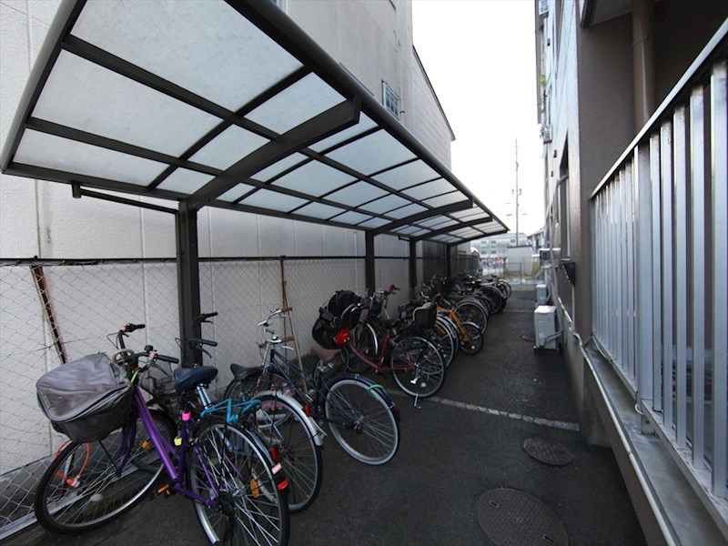ウィステリア矢田 屋根付き駐輪場