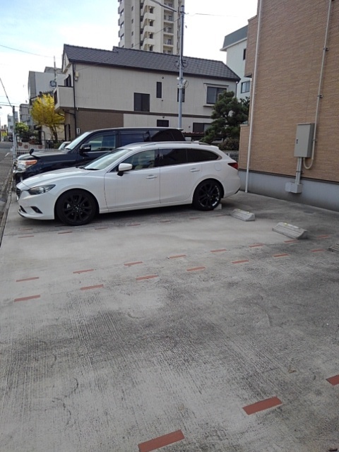 ドミール白羽根 駐車場