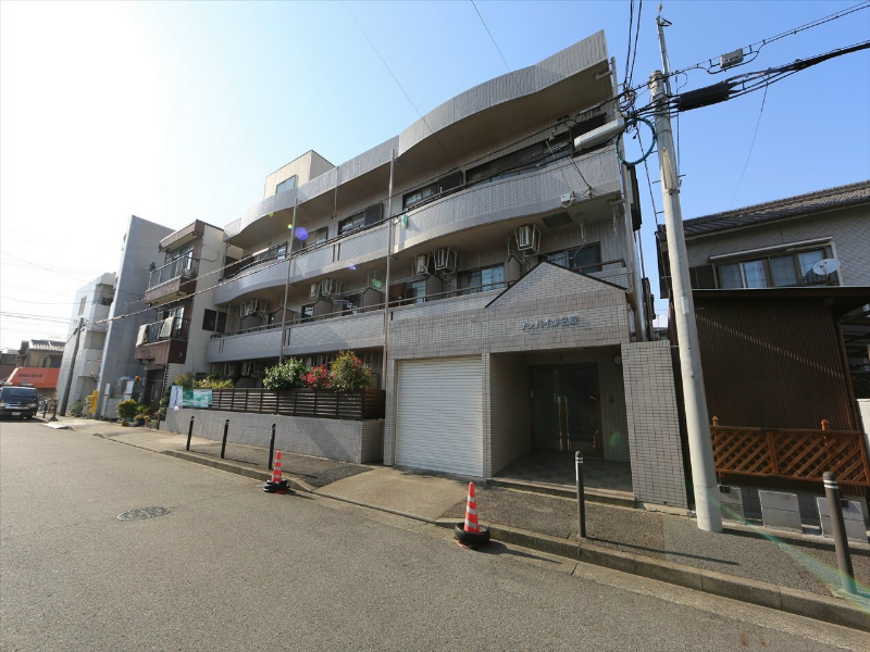 外観 屋根付き駐輪場有り