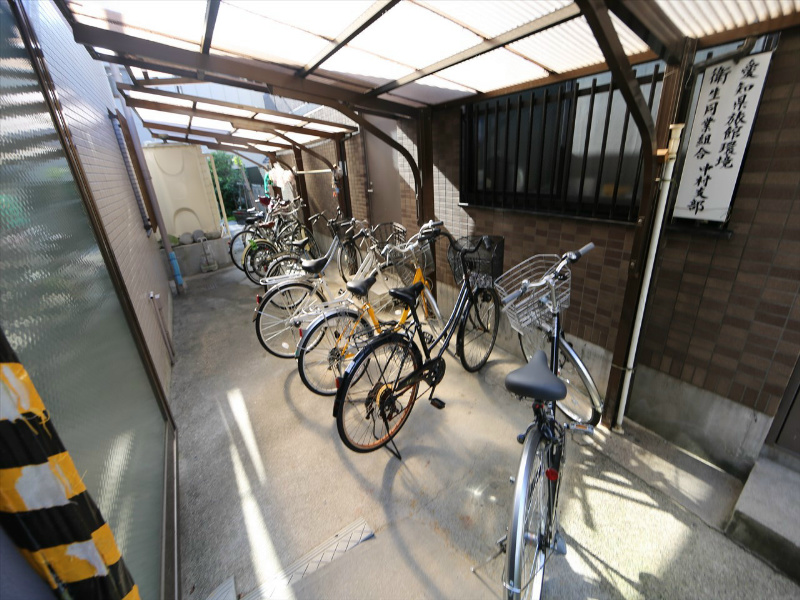 サンハイツ名取 屋根付き駐輪場有り