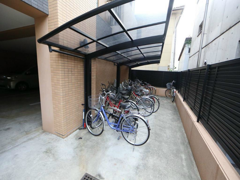 パラシオ 屋根付き駐輪場有り