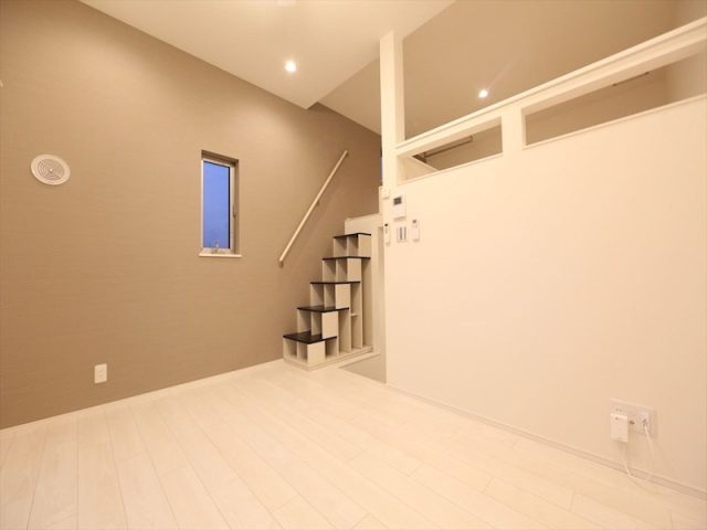 Ｈｏｕｓｅ　Ｏｆ　Ｅｉｇｈｔ　エムホーム管理（リスターズ貸主）ロフトに階段で上がれます（階段式ロフト）愛知県名古屋市中村区 長筬町２丁目26-1 