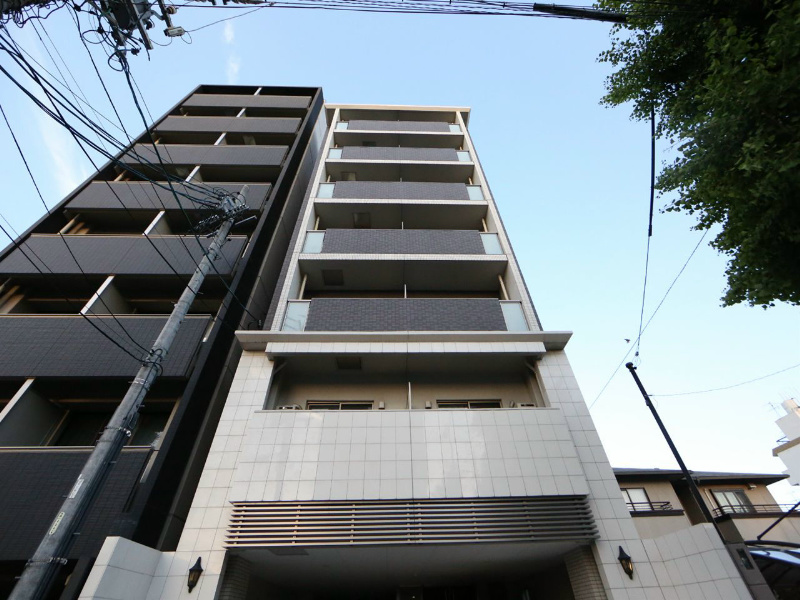 外観 オートロック付 防犯カメラ付 家具家電ご用意できます