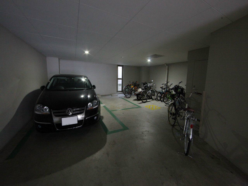 ウエストメゾンマルキーズ 敷地内平面駐車場