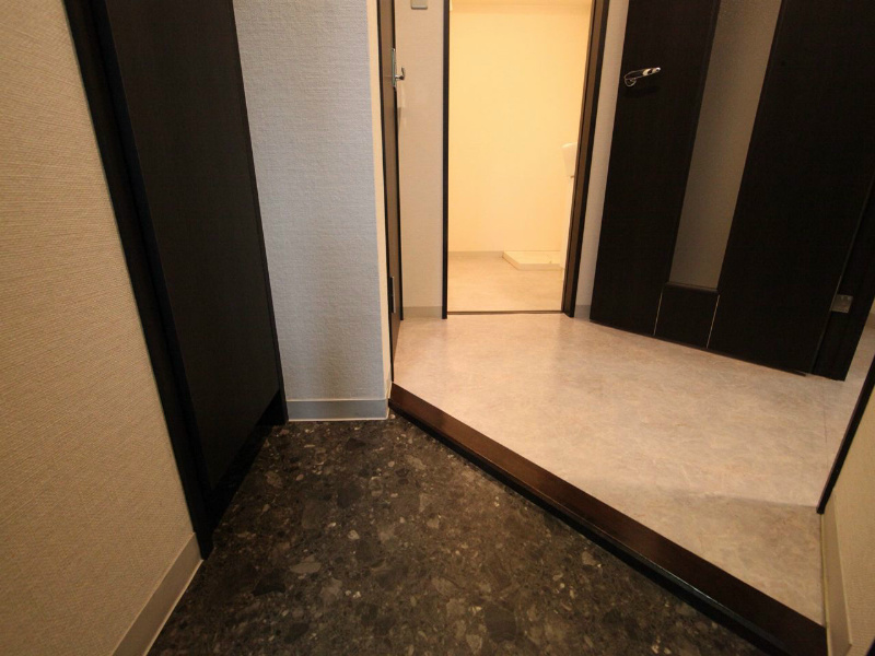 ウエストメゾンマルキーズ 玄関　下駄箱充実してます
