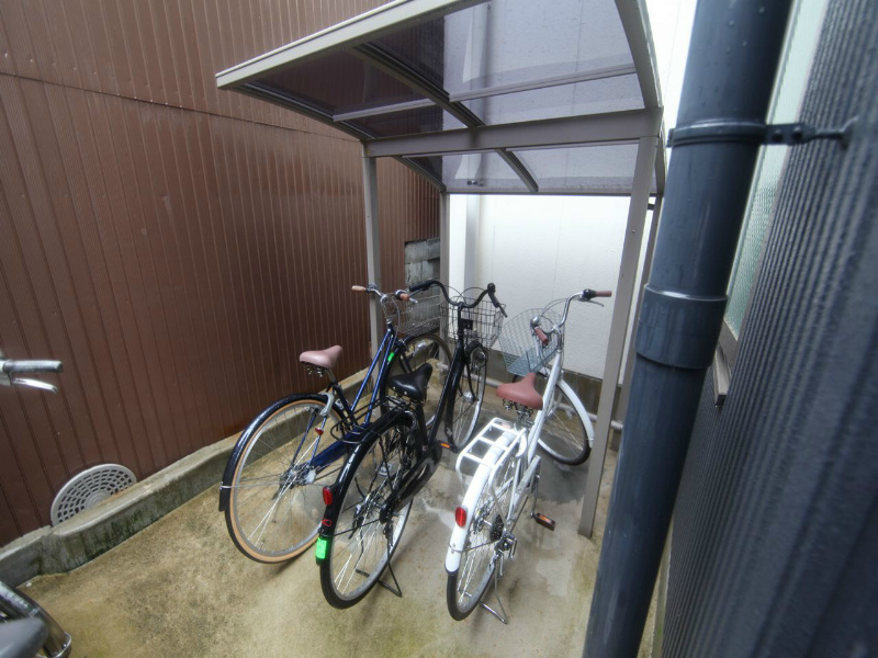 ウエストプレイスＴＯＫＵＹＡＭＡ（ウエストプレイストクヤマ） 屋根付駐輪場