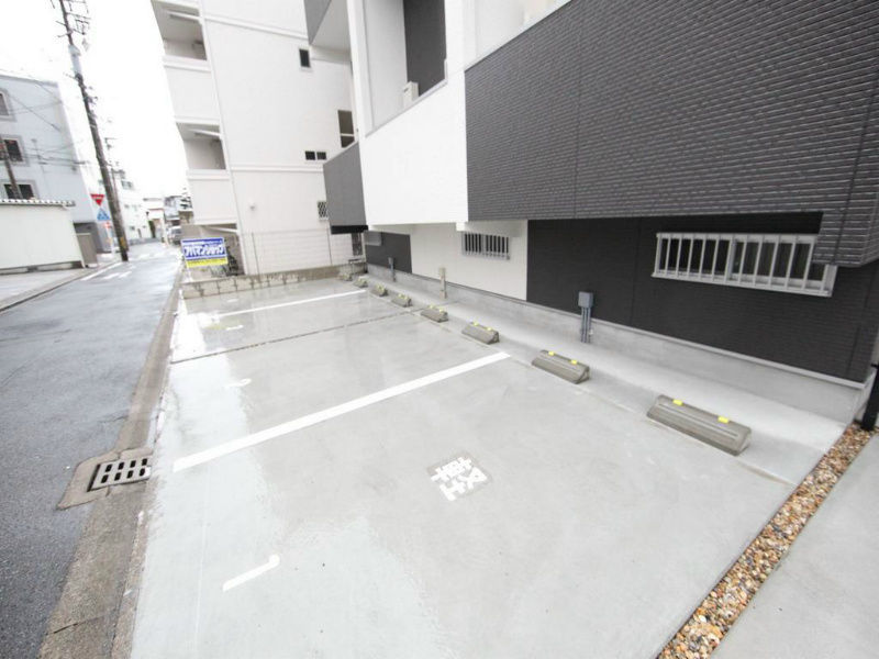WhiteHillsEast(ホワイトヒルズイースト) 敷地内駐車場