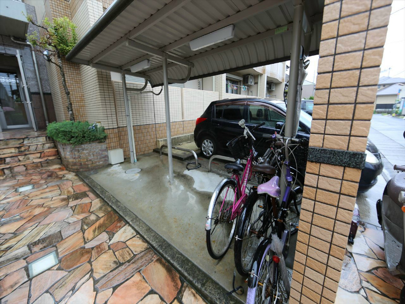 ブリーズ塩池 屋根付き駐輪場有り