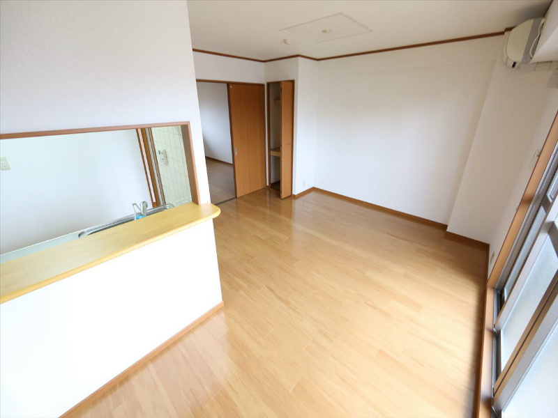 ブリーズ塩池 ＬＤＫ13.6帖　洋室8.1帖と繋げても仕切っても使えます