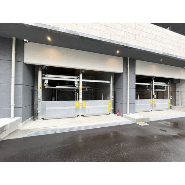 S-RESIDENCE丸の内駅前North 敷地内駐車場