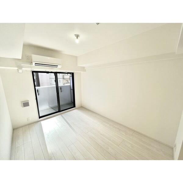 S-RESIDENCE丸の内駅前North 洋室7.2帖　クローゼット付（収納充実してます）