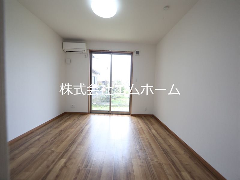 プレミール明和町 洋室11.8帖　クローゼット付（収納充実してます）