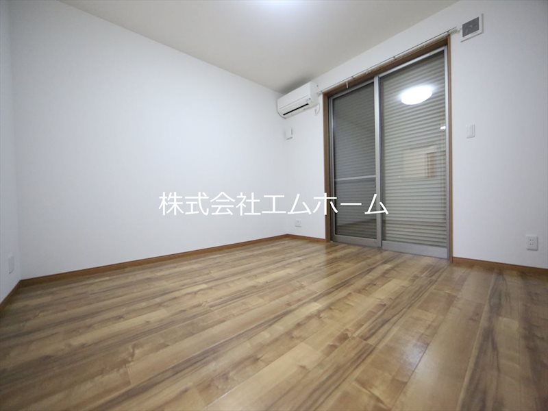 プレミール明和町 洋室11.8帖　クローゼット付（収納充実してます）