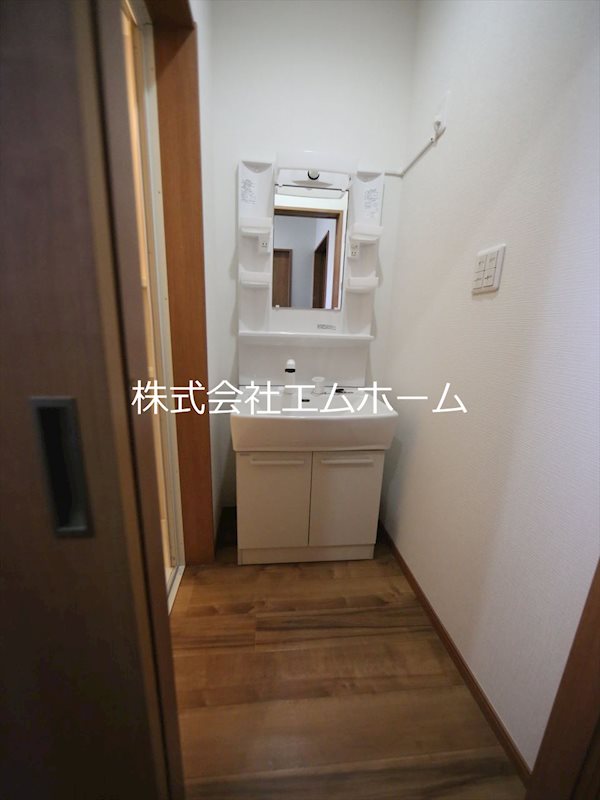 プレミール明和町 脱衣所　独立洗面台（シャンプードレッサー付）