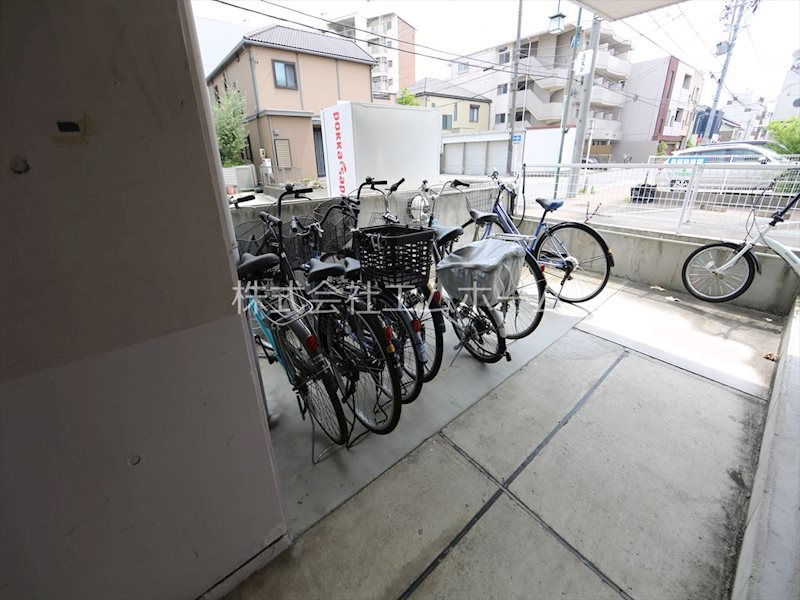 アキュラパークサイド須賀町 屋根付き駐輪場