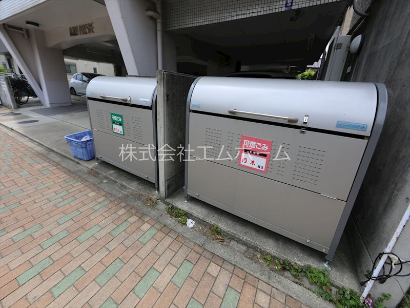 アキュラパークサイド須賀町 敷地内ゴミ捨て場