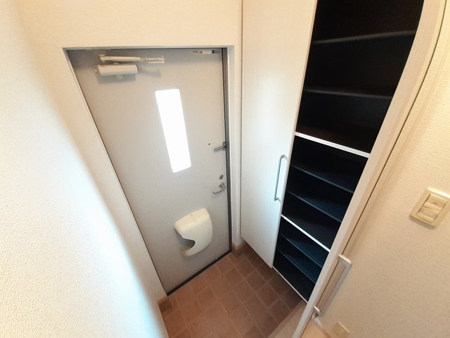 アユタシス南川 玄関