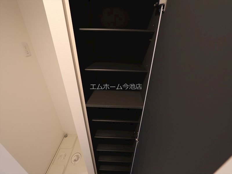 リブリ・御器所ザ・ファースト 玄関　シューズボックス充実