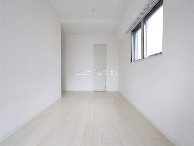 S-RESIDENCE本郷Ⅱ 洋室7.5帖　窓付（換気良好）バルコニーに面しています