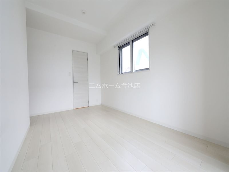 S-RESIDENCE本郷Ⅱ 洋室7.5帖　窓付（換気良好）バルコニーに面しています