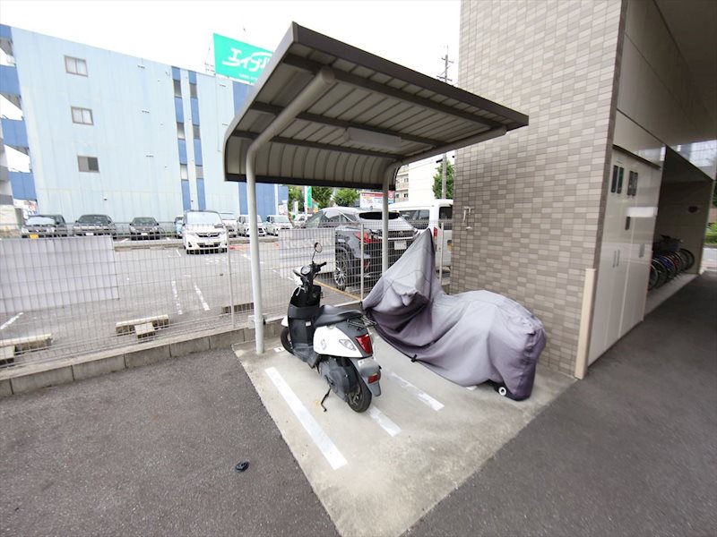 高畑T-2マンション バイク置き場