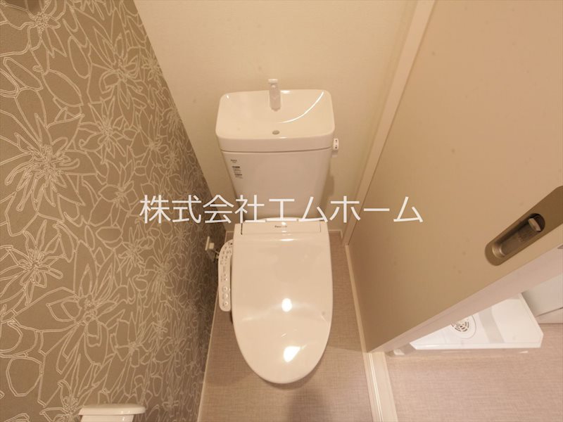 ハーモニーテラス岩戸町 温水洗浄暖房便座付トイレ　同型写真
