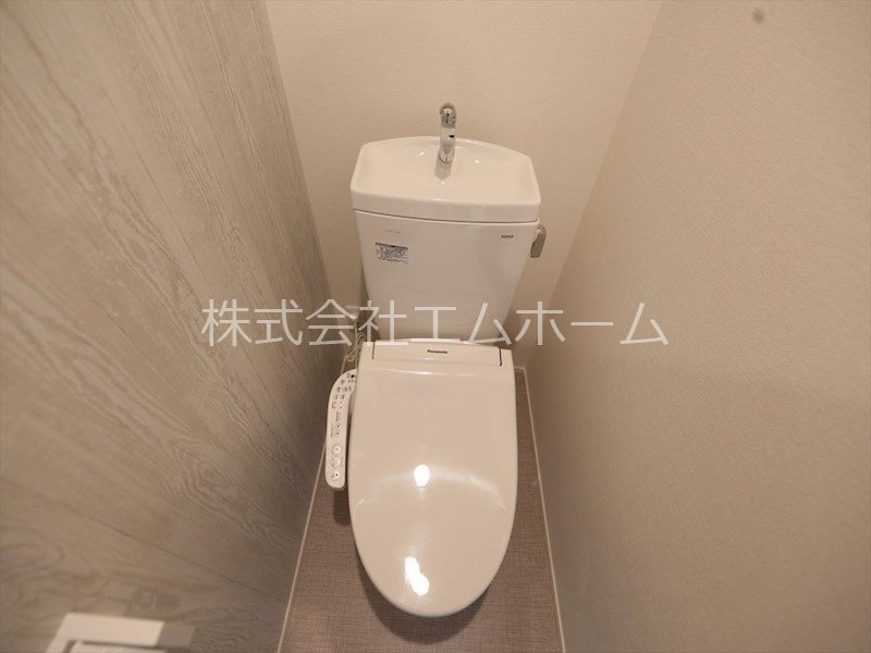 ハーモニーテラス岩戸町 温水洗浄暖房便座付トイレ　同型写真