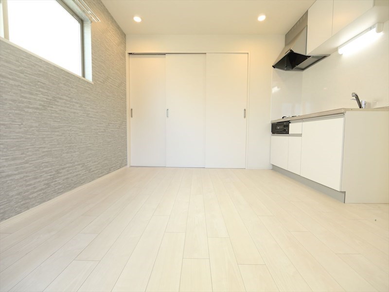 ハーモニーテラス松葉町VI ＬＤＫ8.4帖　システムキッチン　エアコン完備　同仕様写真