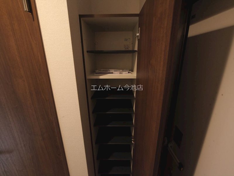 REGALEST黄金 玄関（シューズボックス充実）