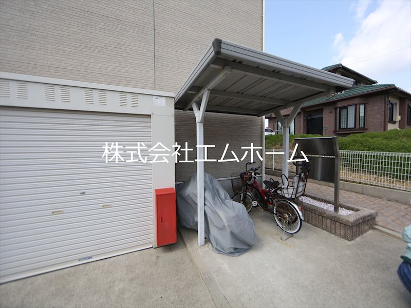 プラッサムコート多屋 屋根付駐輪場