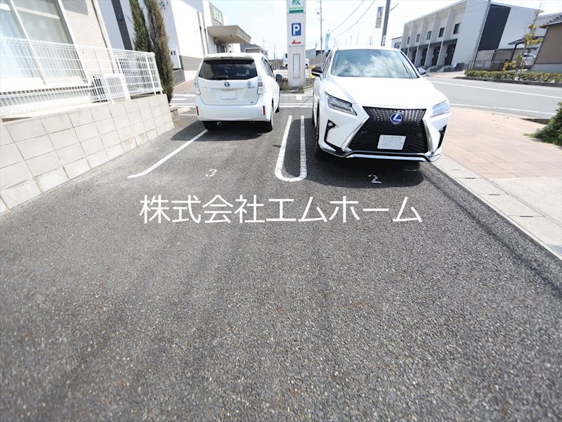 プラッサムコート多屋 敷地内平面駐車場