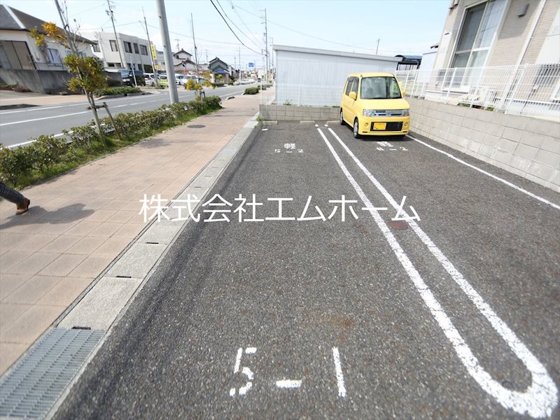 プラッサムコート多屋 敷地内平面駐車場