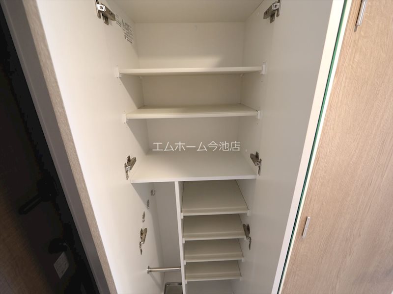 メイクス新栄 玄関（シューズボックス充実）