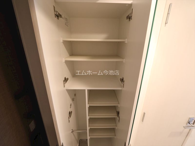 メイクス新栄 玄関（シューズボックス充実）