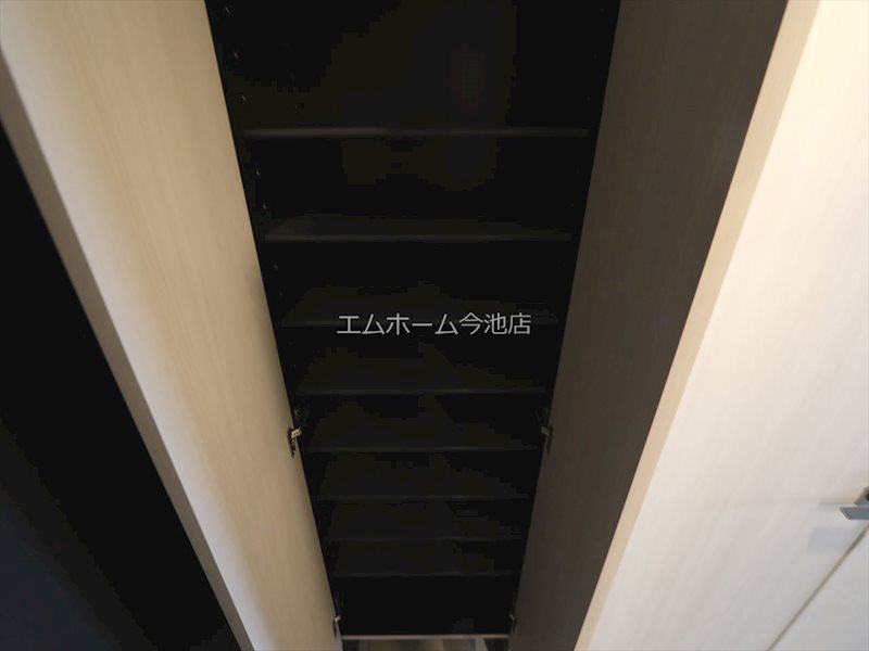 プレイズシード御器所イースト 玄関（シューズボックス充実）