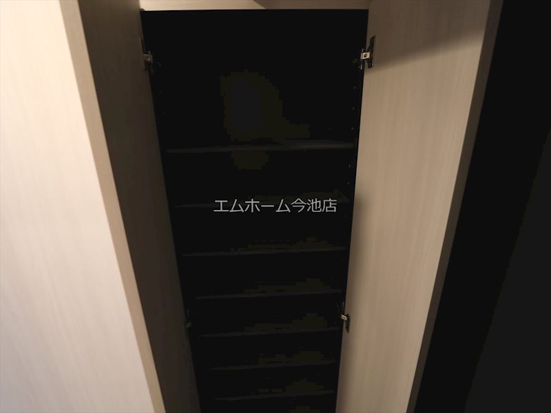 プレイズシード御器所イースト 玄関（シューズボックス充実）