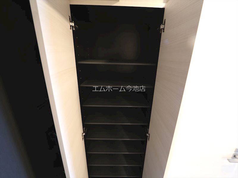 プレイズシード御器所イースト 玄関（シューズボックス充実）