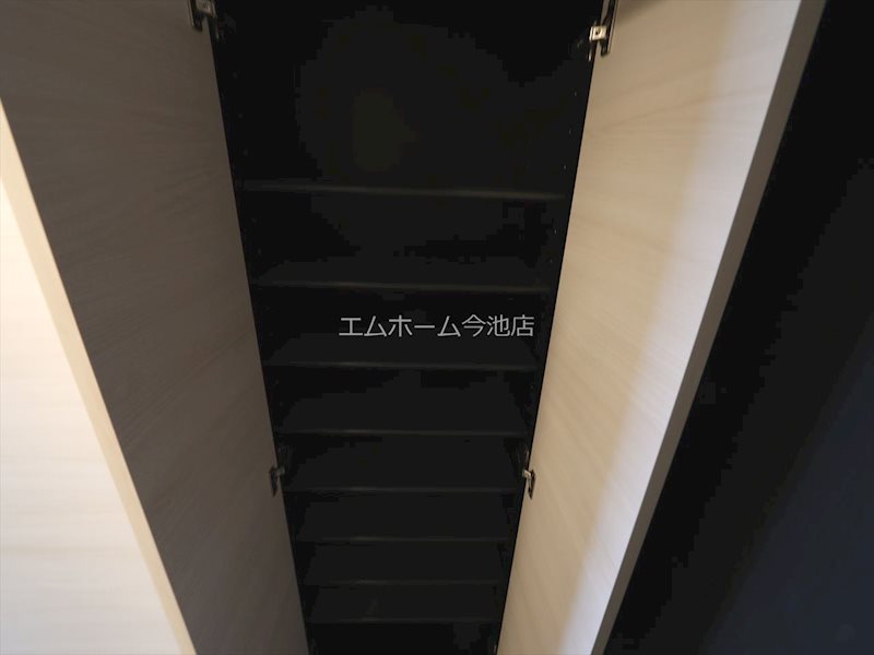 プレイズシード御器所イースト 玄関（シューズボックス充実