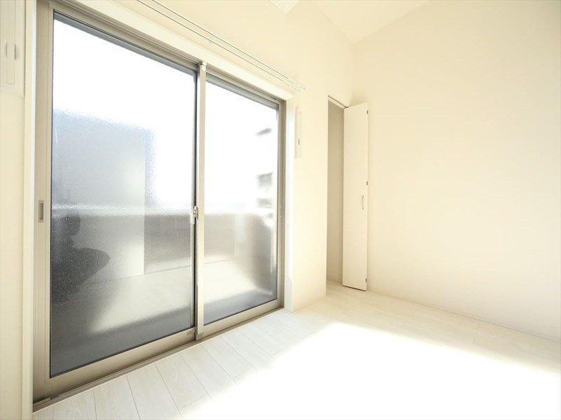 Ｔ－ＲｅｓｉｄｅｎｃｅIII 洋室3.9帖　エアコン完備　バルコニー　同仕様写真