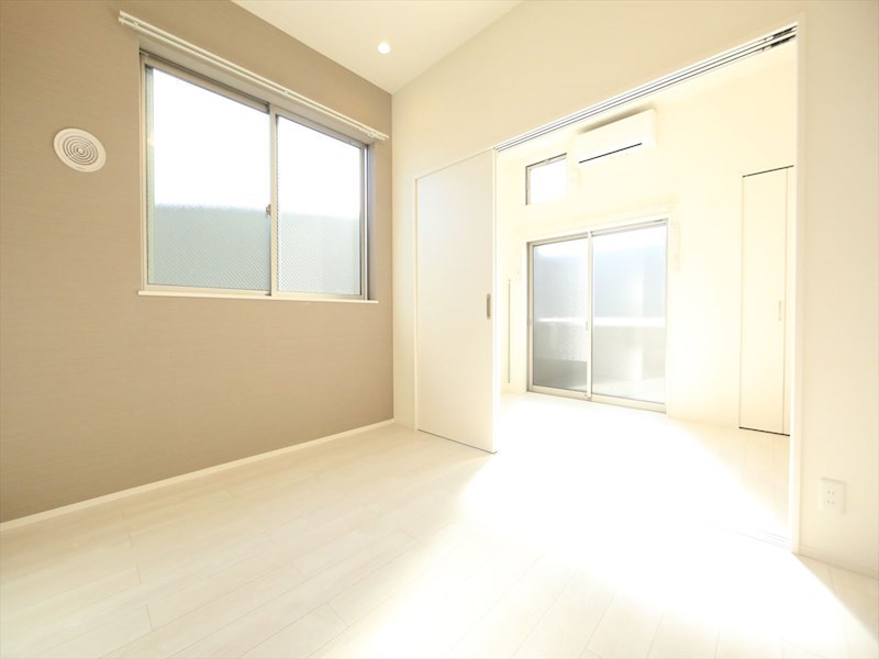 Ｔ－ＲｅｓｉｄｅｎｃｅIII 洋室5.1帖　洋室3.9帖　バルコニー　同仕様写真