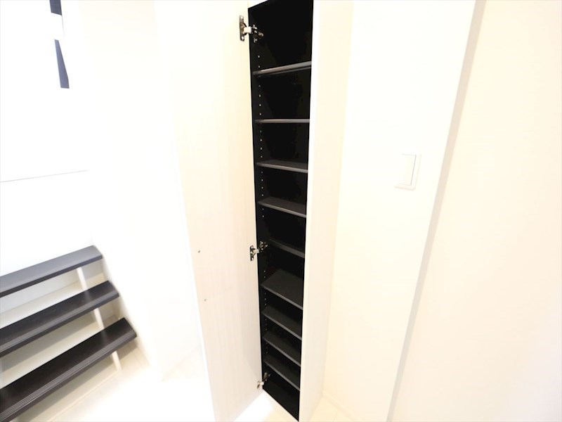 Ｔ－ＲｅｓｉｄｅｎｃｅIII 玄関　シューズボックス付（収納充実してます）　同仕様写真