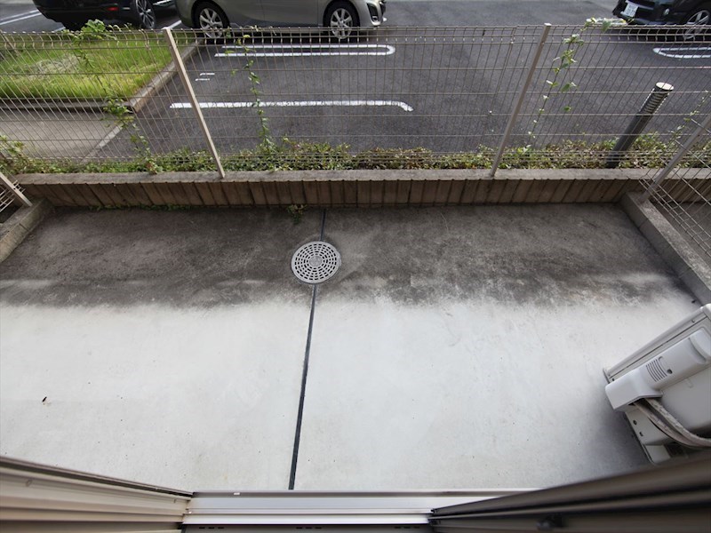 メゾン新守西 南面専用庭付き