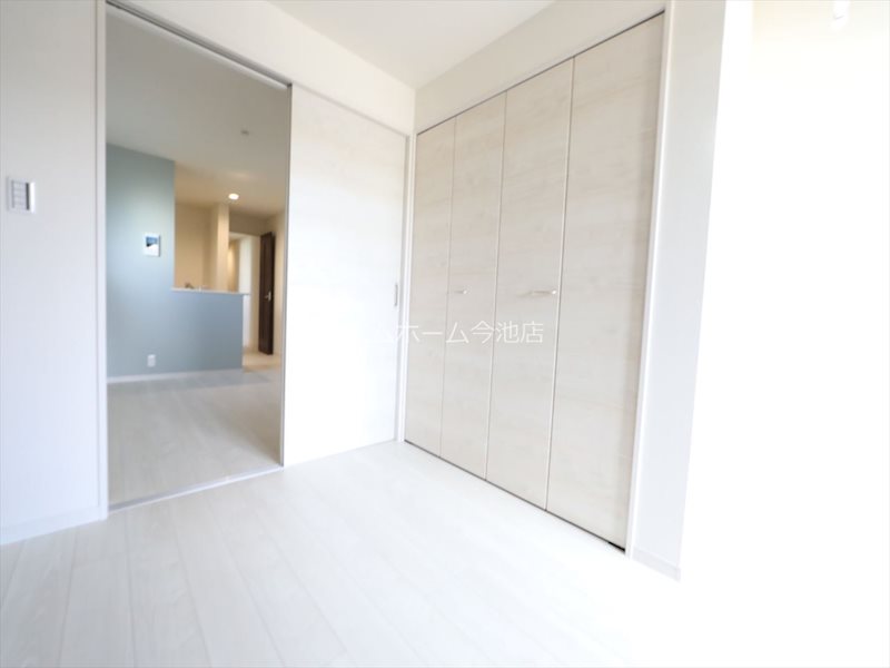 リーブルファイン本城町 洋室3.84帖　収納充実　バルコニーに面しています