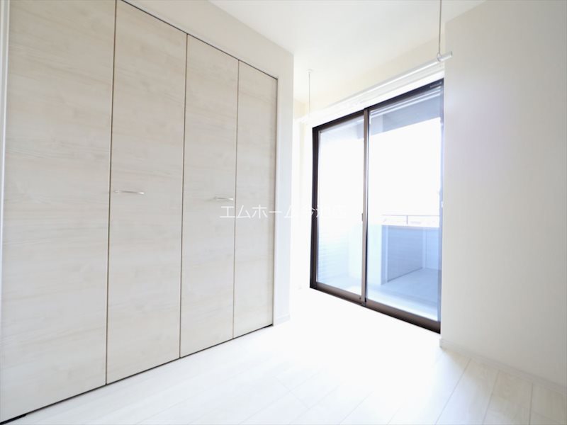 リーブルファイン本城町 洋室3.84帖　収納充実　バルコニーに面しています