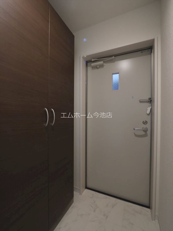 リーブルファイン本城町 玄関（シューズボックス充実）